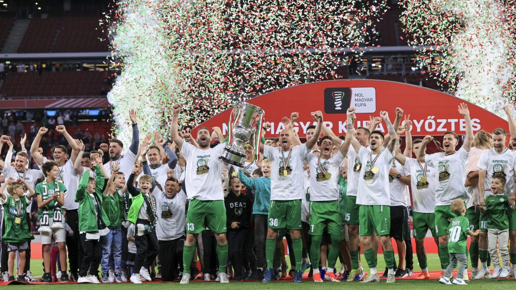 Paksi FC, campeón de Hungría con jugadores locales.