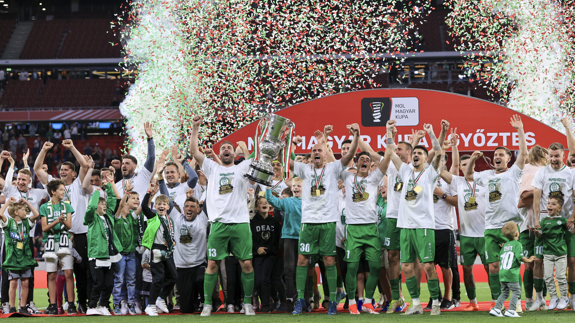 Paksi FC, campeón de Hungría con jugadores locales.